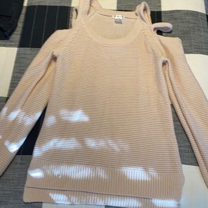 Venus size S light pink open shoulder sweater